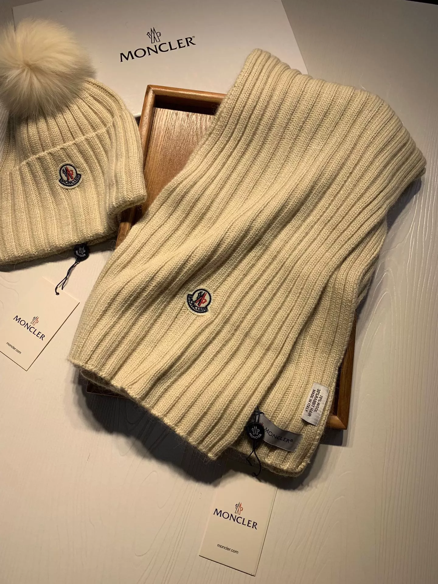 moncler hat and echapres set s_127ab0a1